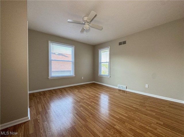 101 Ridgeway St, Struthers, OH 44471 - unfurnished room featuring wood finished floors and a ceiling fan