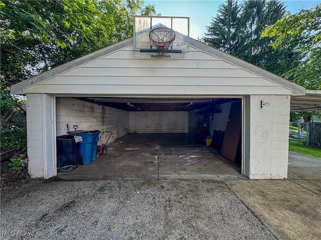 101 Ridgeway St, Struthers, OH 44471 - view of detached garage