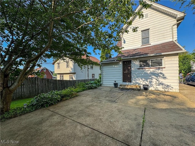 101 Ridgeway St, Struthers, OH 44471 - back of property featuring a patio