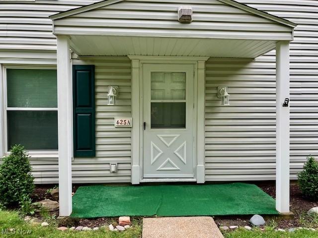 625 Canterbury Ln Unit 27A, Medina, OH 44256 - property entrance