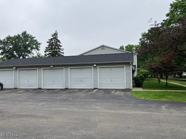625 Canterbury Ln Unit 27A, Medina, OH 44256 - view of garage