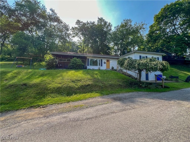 1714 Allison St, East Liverpool, OH 43920 - view of front facade featuring a front yard and gravel driveway