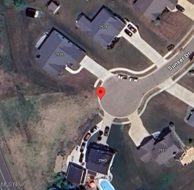 2944 Sunset Dr, Uniontown, OH 44685 - photo 1