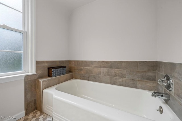 3846 Washington Blvd, University Heights, OH 44118 - full bathroom featuring a garden tub
