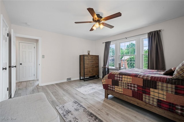 3846 Washington Blvd, University Heights, OH 44118 - bedroom with wood finished floors and a ceiling fan