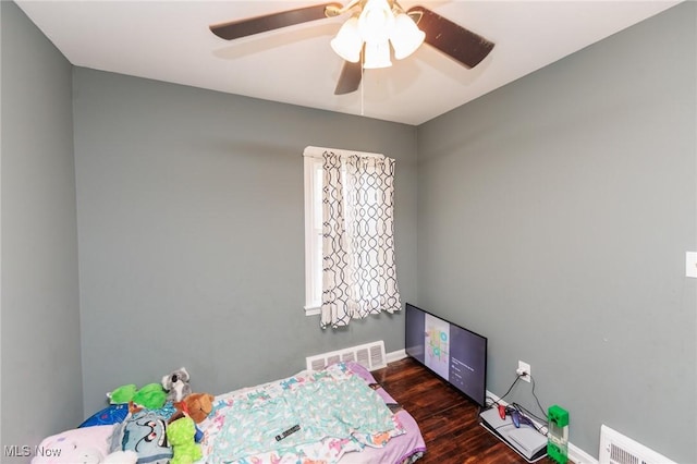 13112 Shady Oak Blvd, Garfield Heights, OH 44125 - bedroom featuring wood finished floors and ceiling fan