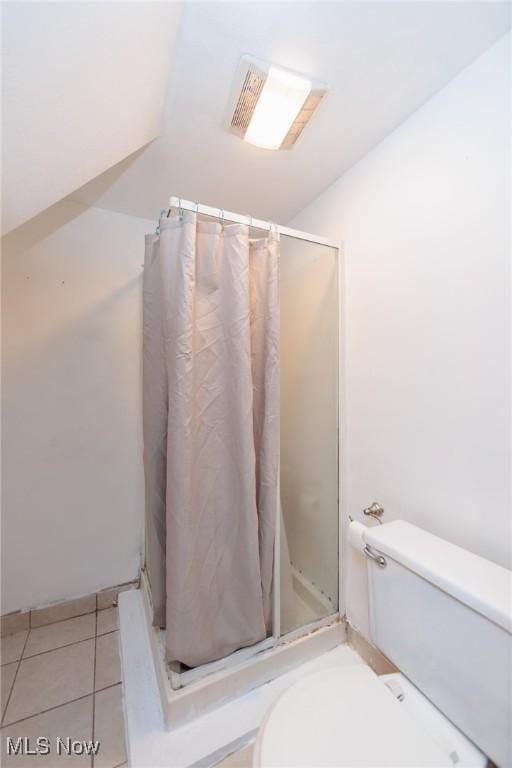 13112 Shady Oak Blvd, Garfield Heights, OH 44125 - full bathroom featuring a shower stall and tile patterned floors