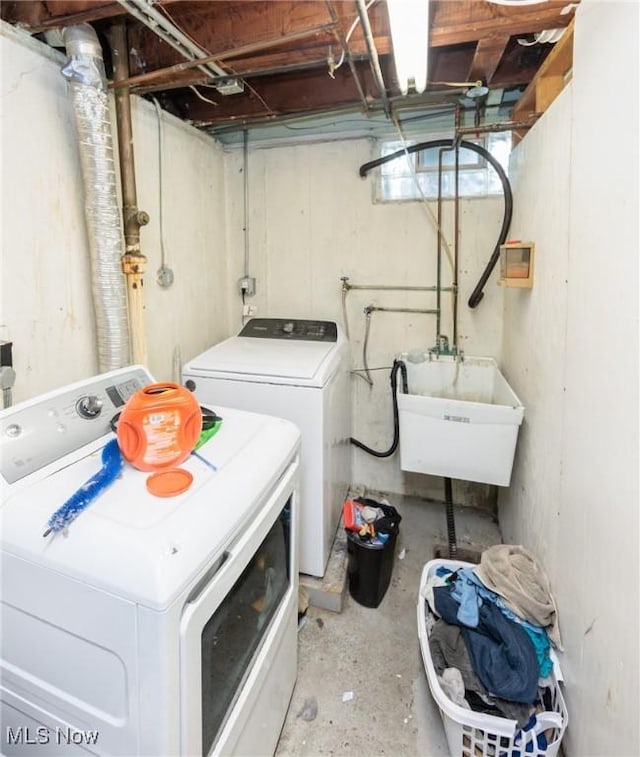 13112 Shady Oak Blvd, Garfield Heights, OH 44125 - washroom with separate washer and dryer