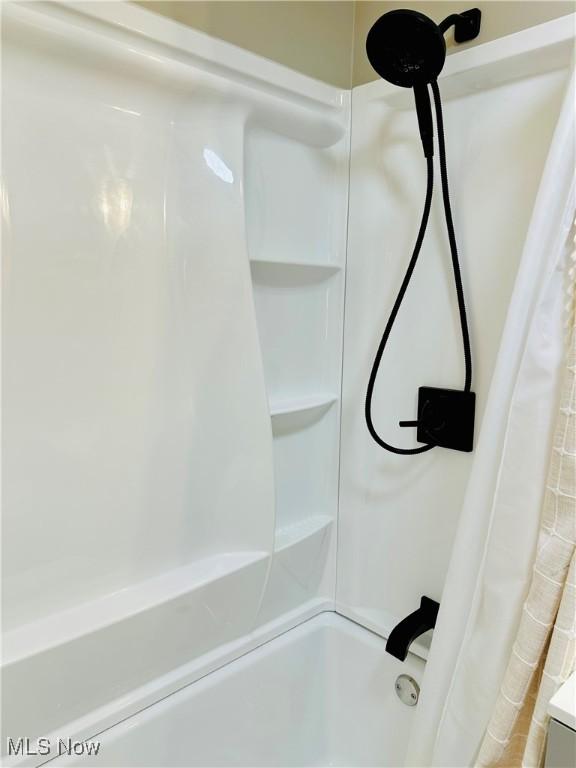 788 E Archwood Ave, Akron, OH 44306 - full bath with shower / tub combo