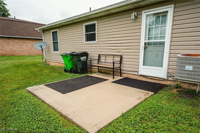 412 SW Weber Ave, Strasburg, OH 44680 - back of property featuring a patio and a yard