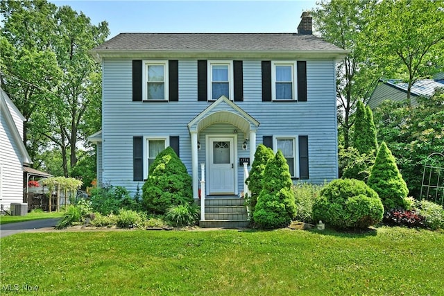 1774 Edgewood St NE, Warren, OH 44483 - colonial house featuring a chimney and a front yard