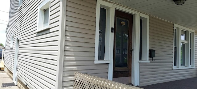 215 N 10th St, Cambridge, OH 43725 - view of side of home