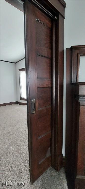 215 N 10th St, Cambridge, OH 43725 - detailed view of baseboards