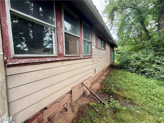 165 Killwell Run Rd, Marietta, OH 45750 - view of side of home featuring crawl space