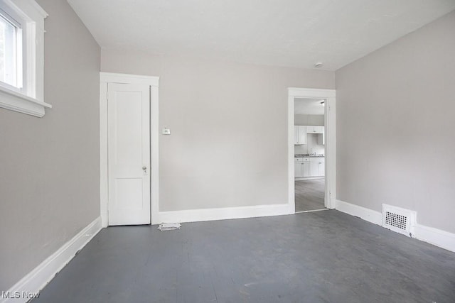 15517 Kipling Ave, Cleveland, OH 44110 - unfurnished room featuring baseboards and finished concrete flooring
