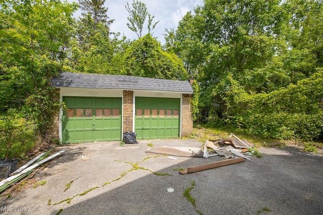 15517 Kipling Ave, Cleveland, OH 44110 - view of detached garage
