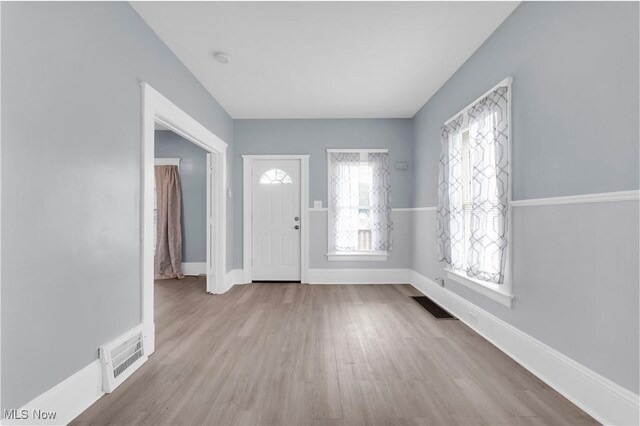3009 Delmar Ave, Cleveland, OH 44109 - entrance foyer featuring wood finished floors