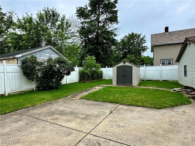 25 W Water St, Hubbard, OH 44425 - fenced backyard with a storage shed and a patio area