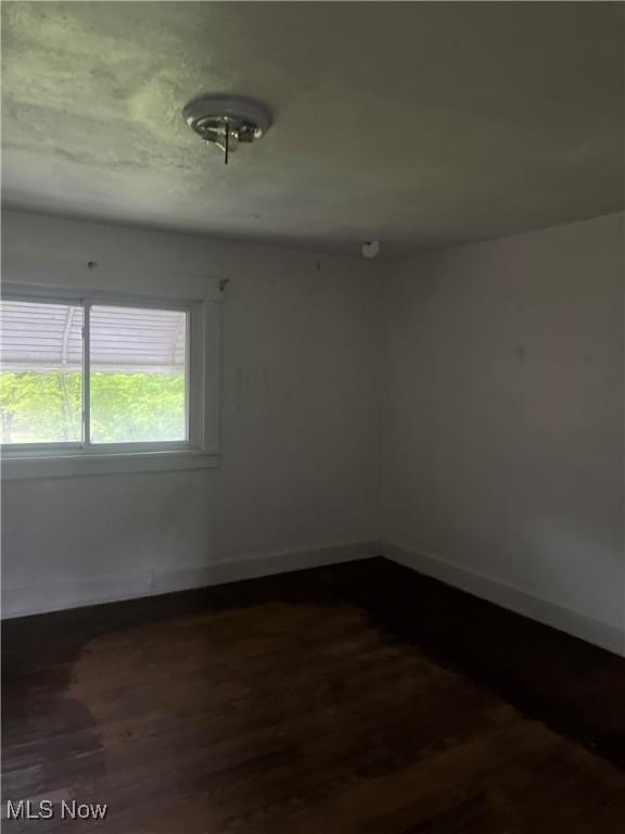 422 N Worthington St, Youngstown, OH 44510 - photo 16