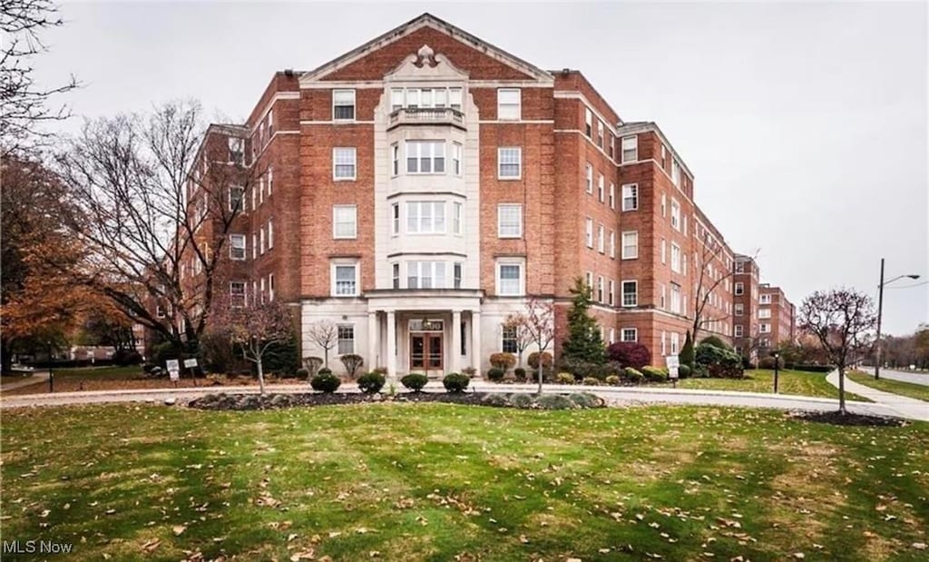 13800 Fairhill Rd Unit 112, Shaker Heights, OH 44120 - photo 1