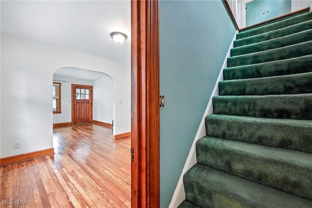 341 Kenmore Ave NE, Warren, OH 44483 - stairway featuring arched walkways and wood-type flooring
