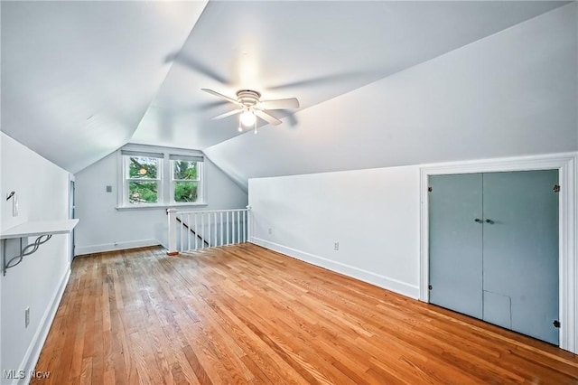 341 Kenmore Ave NE, Warren, OH 44483 - bonus room with light wood-style floors, a ceiling fan, and vaulted ceiling