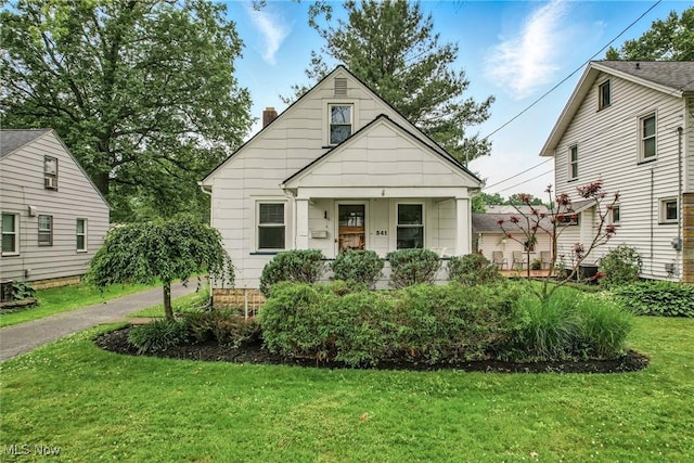 341 Kenmore Ave NE, Warren, OH 44483 - view of front of home featuring a front lawn and a chimney