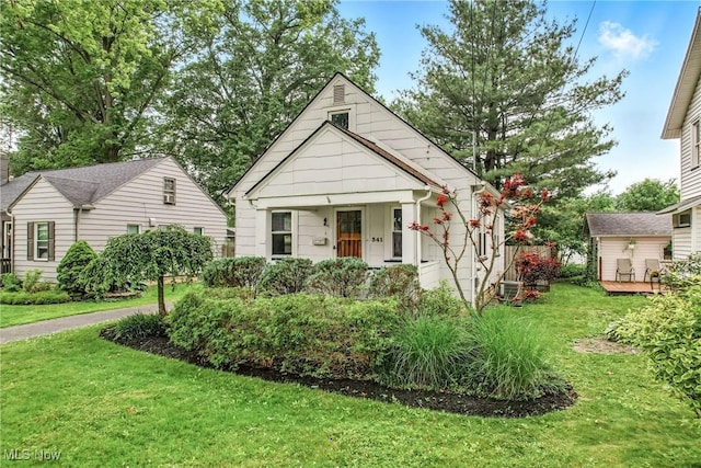 341 Kenmore Ave NE, Warren, OH 44483 - view of front of home featuring a front yard and a deck