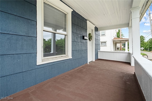 275 Fountain St, Akron, OH 44306 - view of covered porch