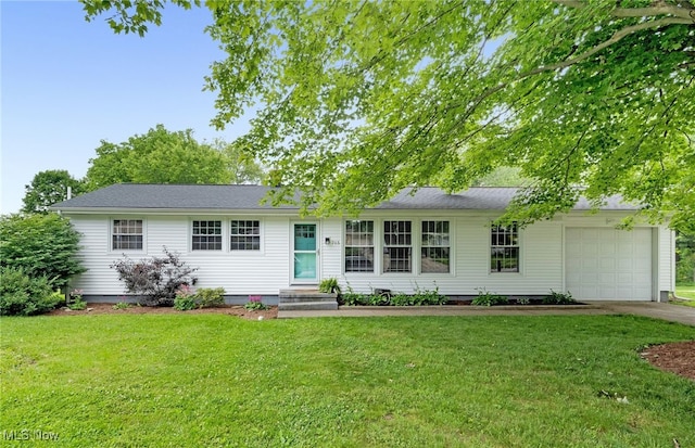 715 Circle Hill Rd SE, North Canton, OH 44720 - single story home featuring an attached garage, a front lawn, and driveway