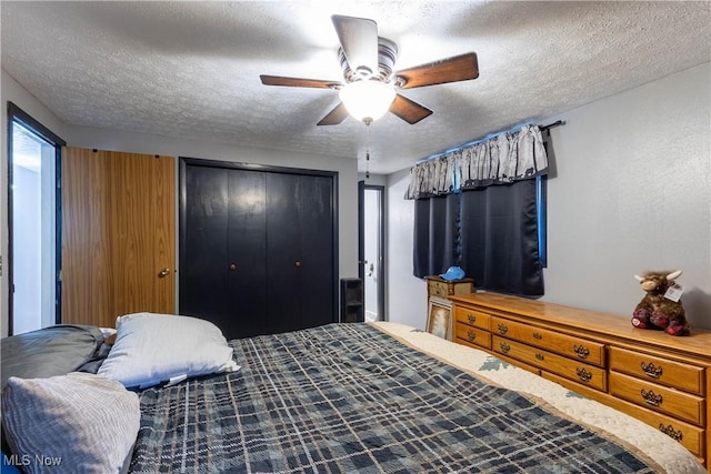 733 Lake Erie St, Conneaut, OH 44030 - bedroom with a textured ceiling, a closet, and ceiling fan