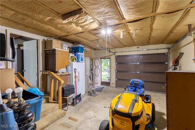 733 Lake Erie St, Conneaut, OH 44030 - view of garage
