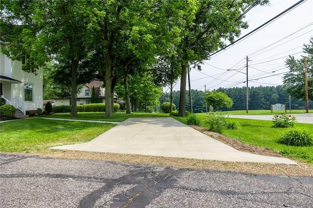 1237 Center St, Ashland, OH 44805 - surrounding community featuring a lawn