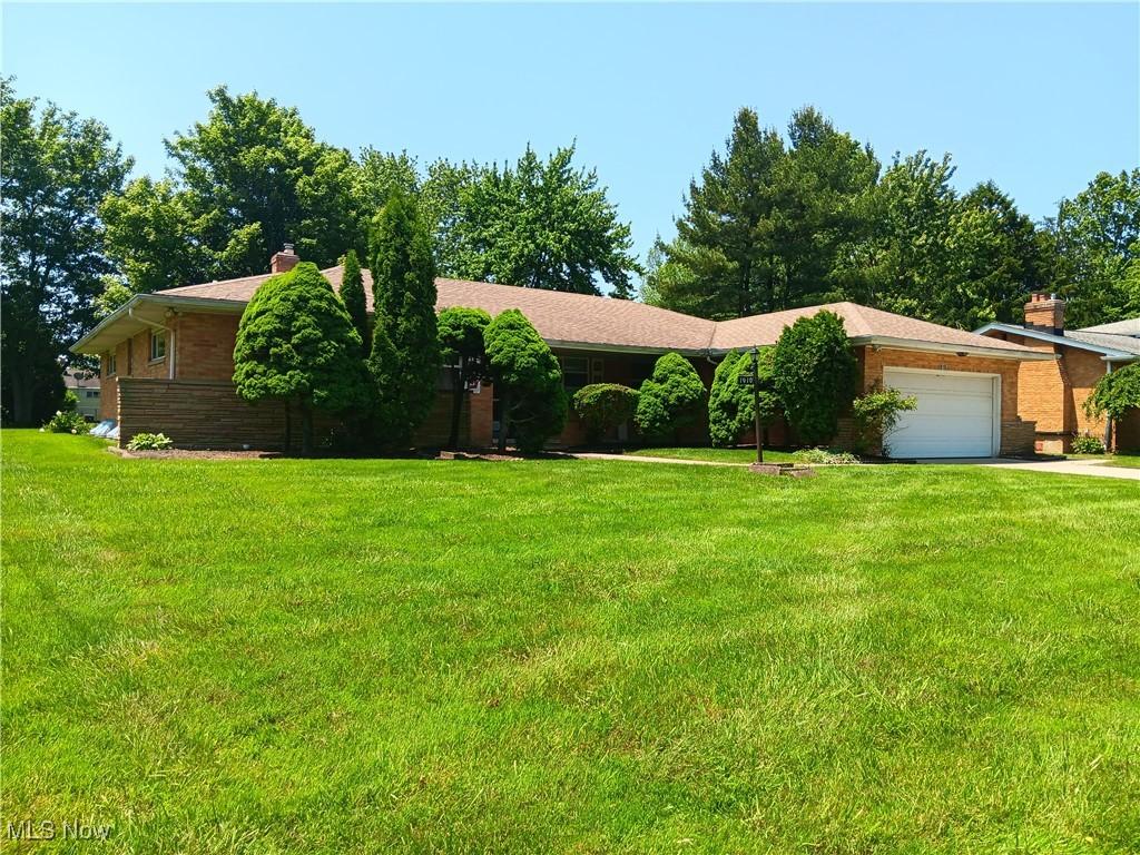 1910 Caronia Dr, Lyndhurst, OH 44124 - photo 1