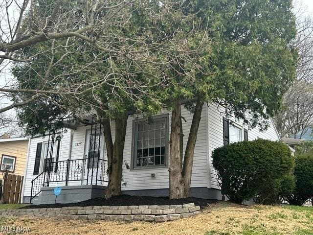 1975 9th St SW, Akron, OH 44314 - view of side of home