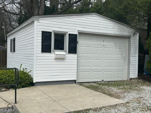 1975 9th St SW, Akron, OH 44314 - detached garage featuring driveway