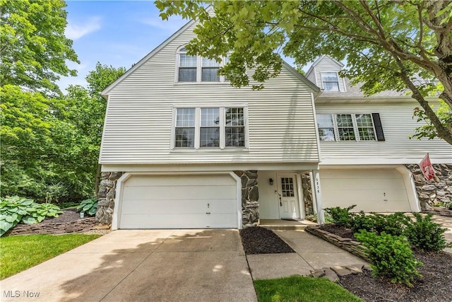 6838 Chaffee Ct, Brecksville, OH 44141 - photo 1