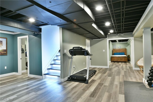 2304 Bianca Ln, Cortland, OH 44410 - workout area featuring wood finished floors and baseboards