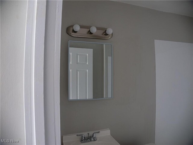 3814 Russell Ave, Parma, OH 44134 - bathroom view