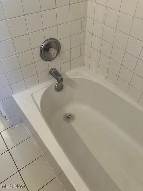 4958 Caroline Dr Unit 6, Warrensville Heights, OH 44128 - bathroom view