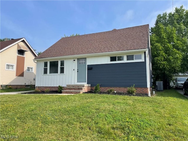 16005 Walvern Blvd, Maple Heights, OH 44137 - view of front of house with a front lawn and roof with shingles