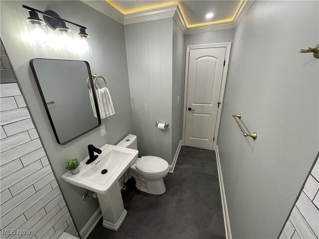 16005 Walvern Blvd, Maple Heights, OH 44137 - bathroom featuring toilet and crown molding