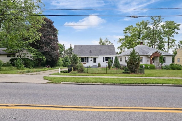 541 Broad St, Wadsworth, OH 44281 - cape cod home featuring a fenced front yard