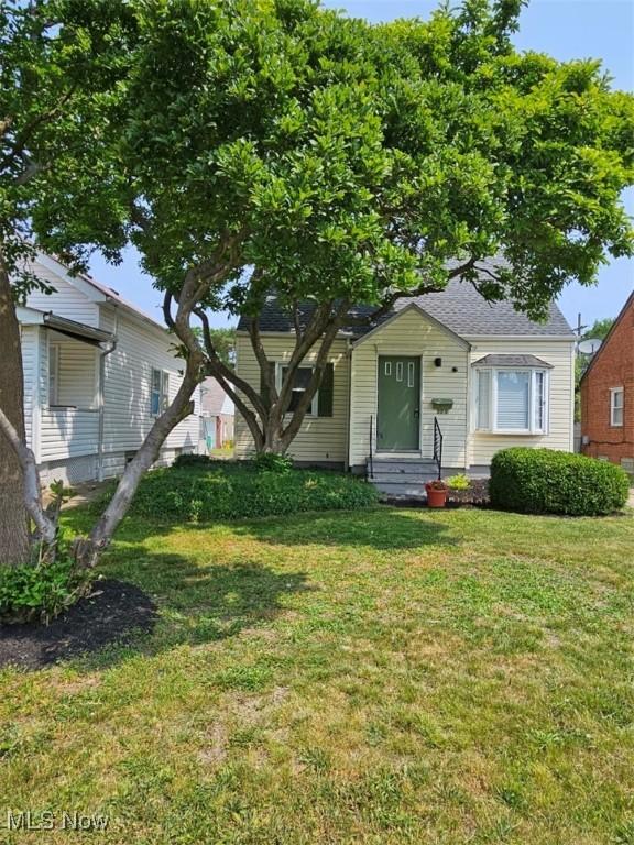 21731 Nicholas Ave, Euclid, OH 44123 - bungalow-style home featuring a front yard