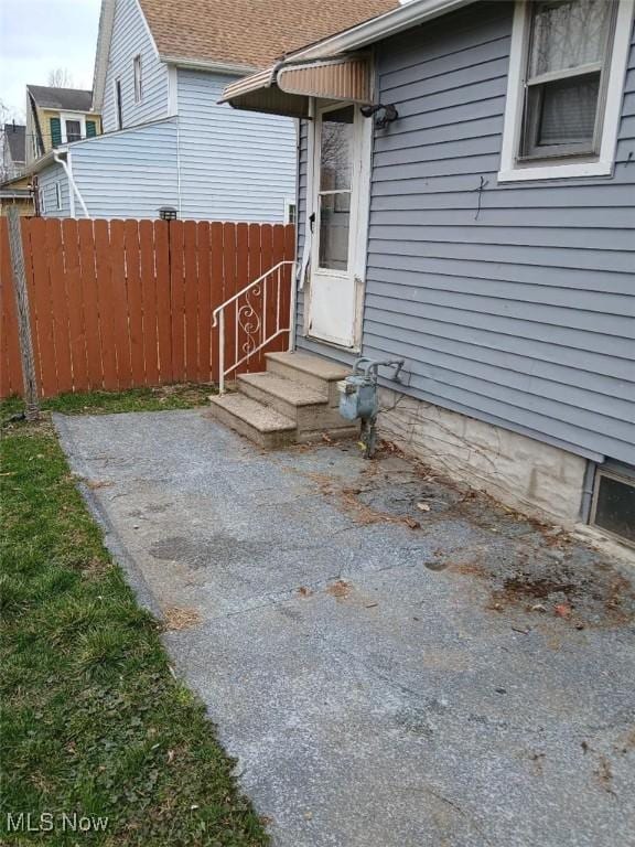 1682 E 33rd St, Lorain, OH 44055 - property entrance featuring a patio
