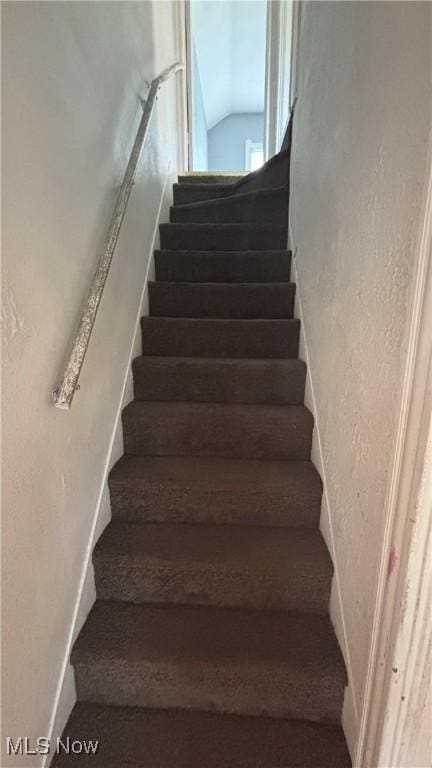 1682 E 33rd St, Lorain, OH 44055 - view of staircase