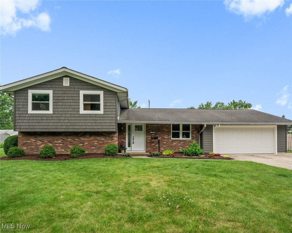 180 Ashwood Dr, Avon Lake, OH 44012 - photo 1