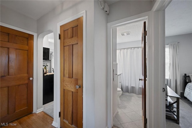 5910 Gerald Ave, Parma, OH 44129 - corridor featuring arched walkways
