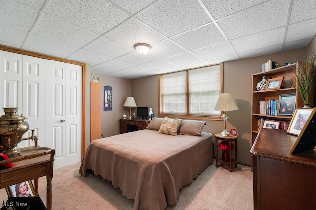 637 N Ridgecliff St, Tallmadge, OH 44278 - bedroom featuring a drop ceiling, light colored carpet, and a closet