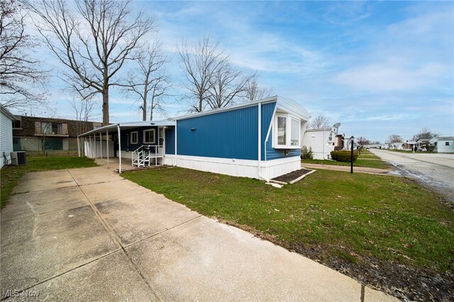 34424 Euclid Ave Unit 260, Willoughby, OH 44094 - view of front of house with a front yard, concrete driveway, and a carport